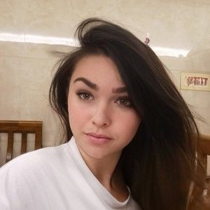 Meet your Posher, Alicia